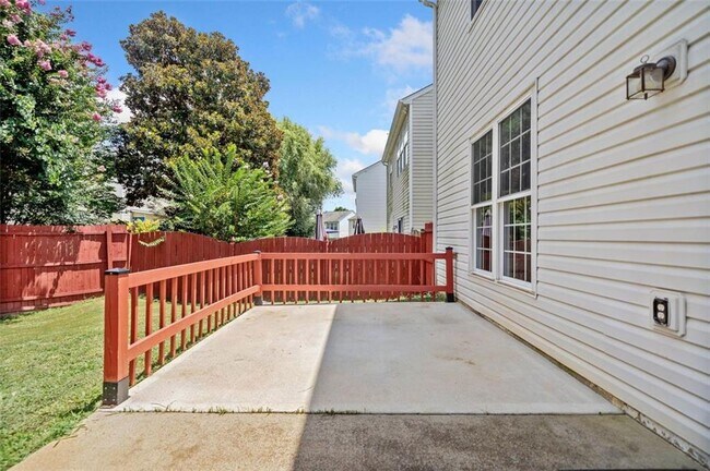 Building Photo - 1636 Heyford Cir NW