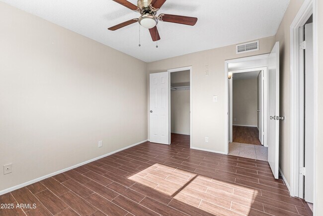 Building Photo - 4401 W Claremont St