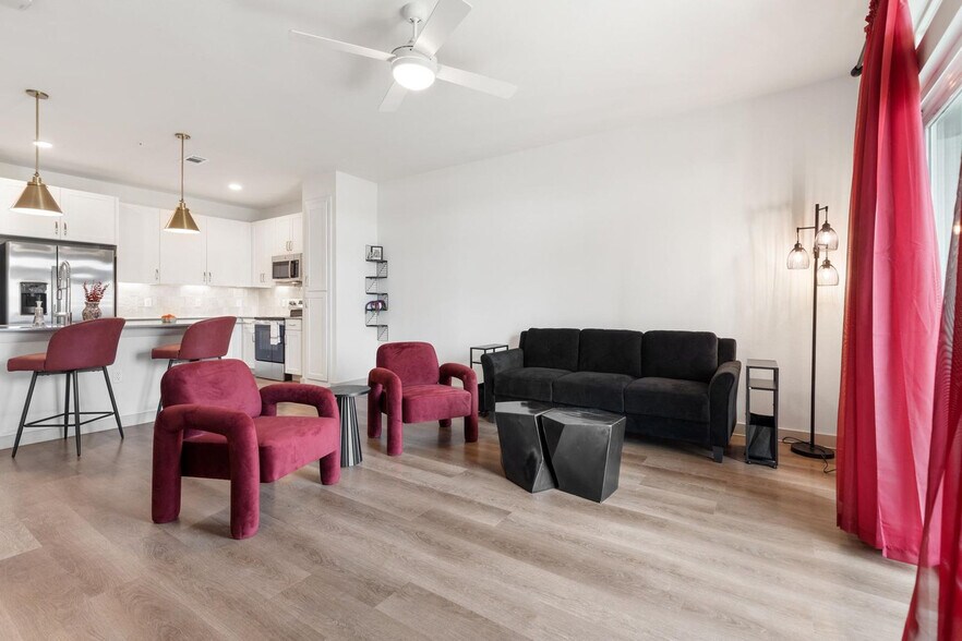 Building Photo - 1301 Leah Ave