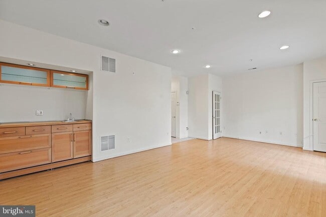 Building Photo - 11201 Woodglen Dr