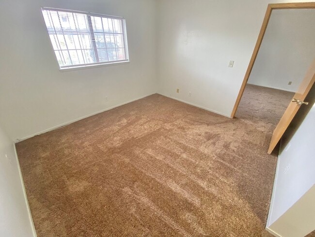 Building Photo - 1 BEDROOM / 1 BATH GATE COMMUNITY/ LOCATED...
