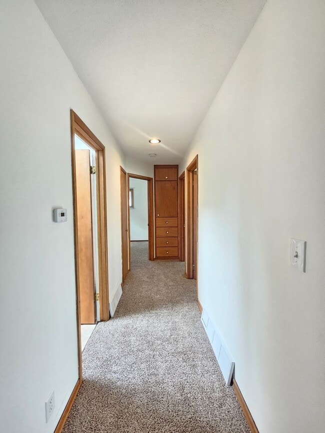 Building Photo - $2,300 - 4 Bed / 2 Bath Beautiful Home in ...