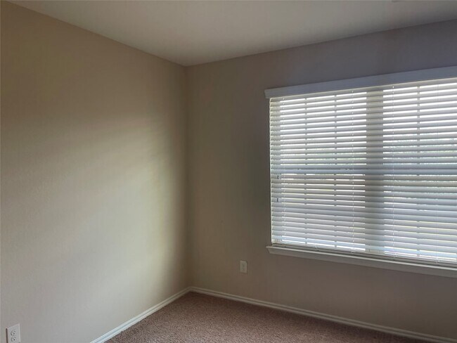 Building Photo - 6422 Stoney Creek Dr