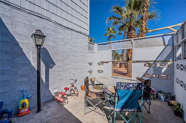 Building Photo - 5168 Garden Ln