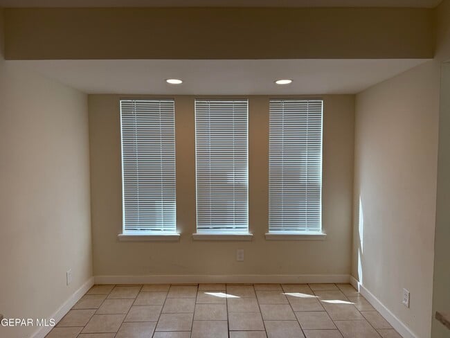 Building Photo - 10642 Cuatro Vistas Dr