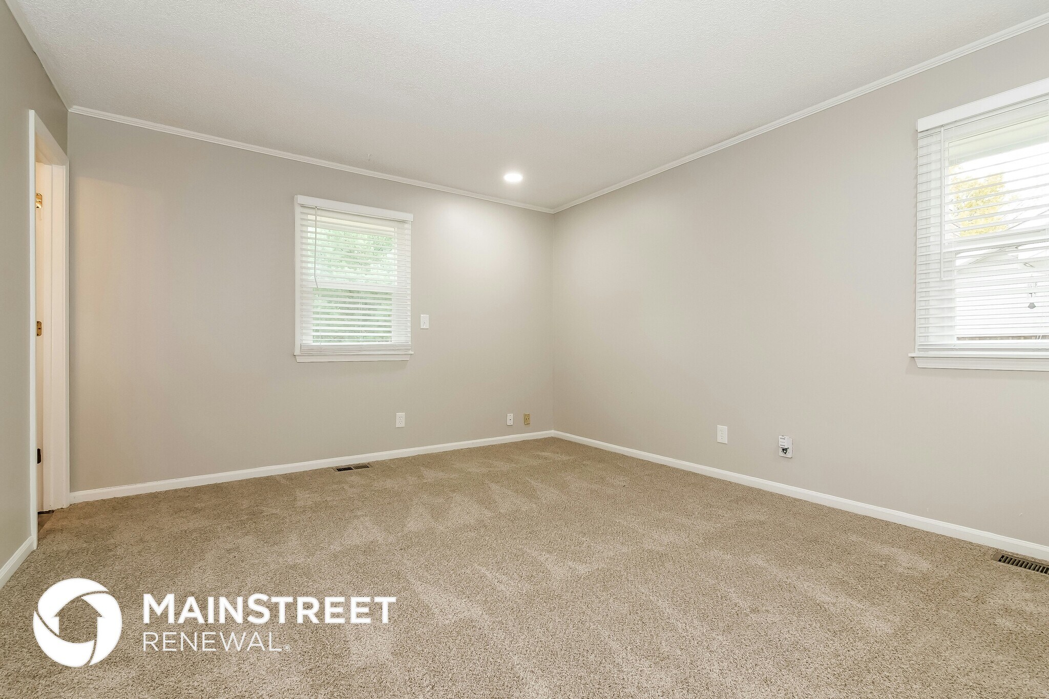 Building Photo - 8523 N Rhode Ave