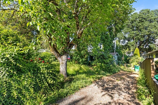 Building Photo - 220 SE 157th Ave