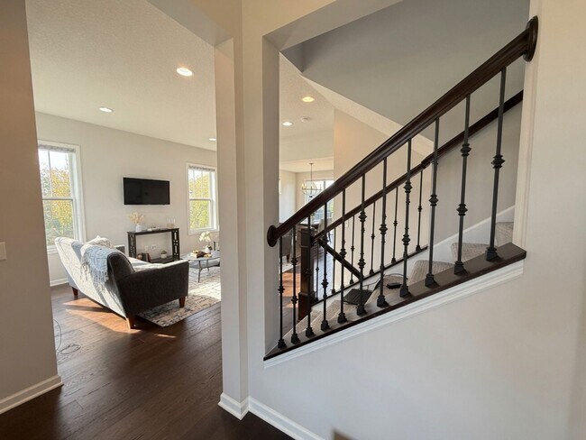 Building Photo - Gorgeous 3bed 3bath Home, Nestled in The Desirable Harvest West Neighborhood of Chaska