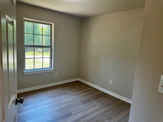 Building Photo - 513 Valleyview Dr