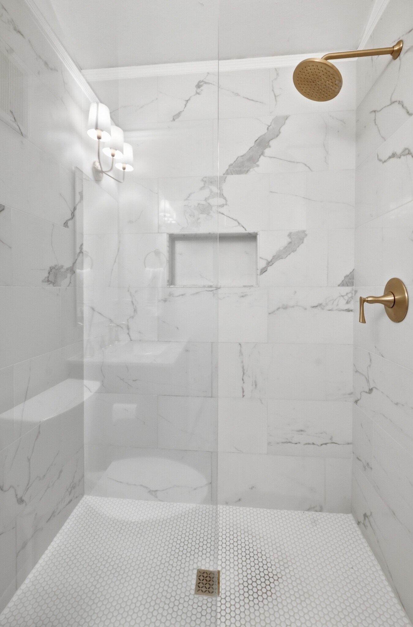 Tiled walk in shower - 254 Summit Ridge Dr