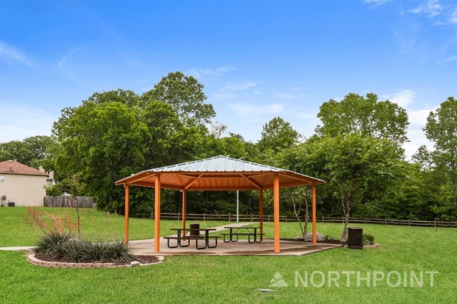 Building Photo - Mesmerizing Single Family Home | 3 BR/1.5 BA | 1-Car Covered Parking | Front and back yard!