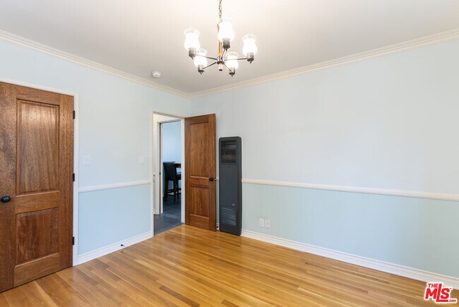 Building Photo - 921 N Spaulding Ave