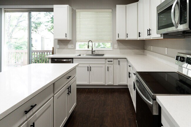 Building Photo - 16130 SW Loon Dr