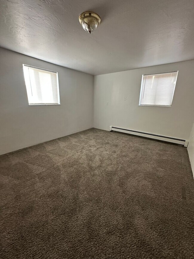 Building Photo - 4 bedroom 2 bathroom Sinlge Family House in metro Denver