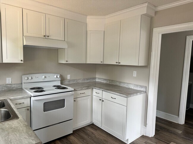 Building Photo - 810 W Country Club Dr