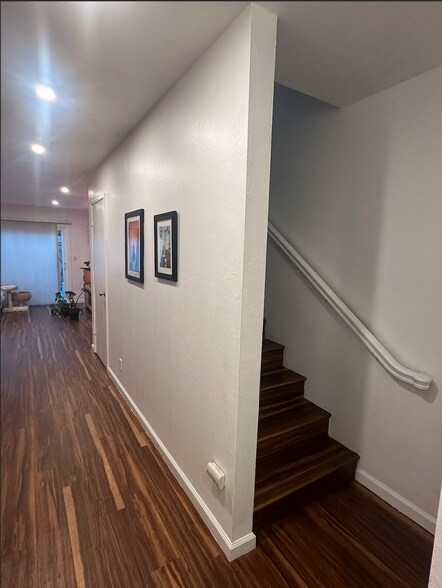 Living space side view - 1411 Creekside Dr