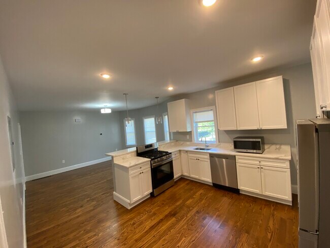 Building Photo - 333 Highland Ave
