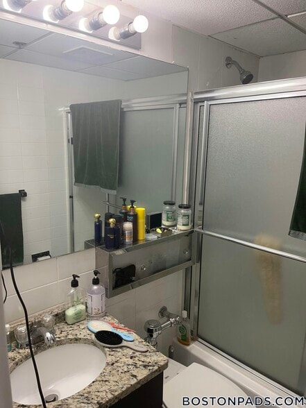 Building Photo - 62 Boylston St