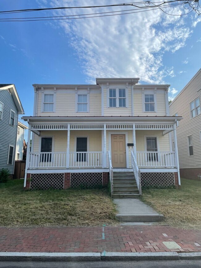 Building Photo - Available Now! | Spacious 4-Bedroom Home | Close to VCU