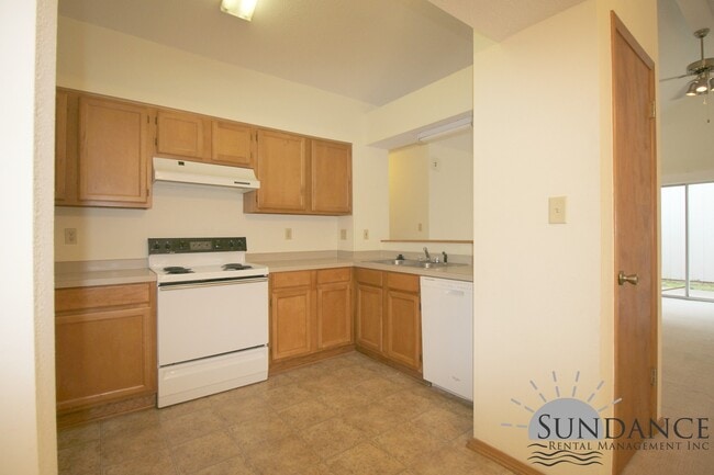 Building Photo - Nice 3 Bedroom Home Close to Both Bases