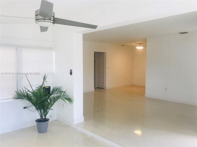Building Photo - 18280 S Glades Dr