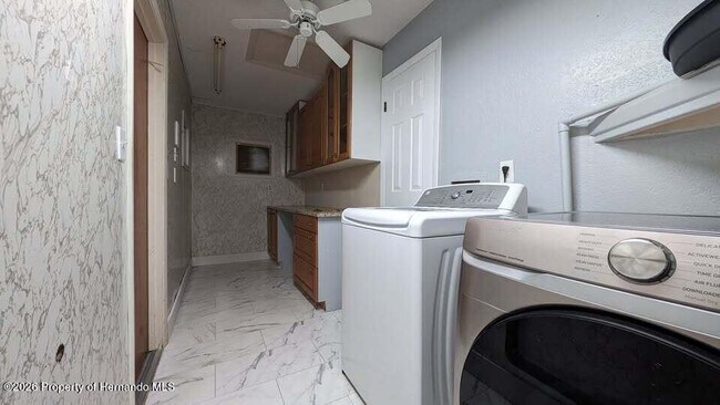 Building Photo - 122 Galiano Ct