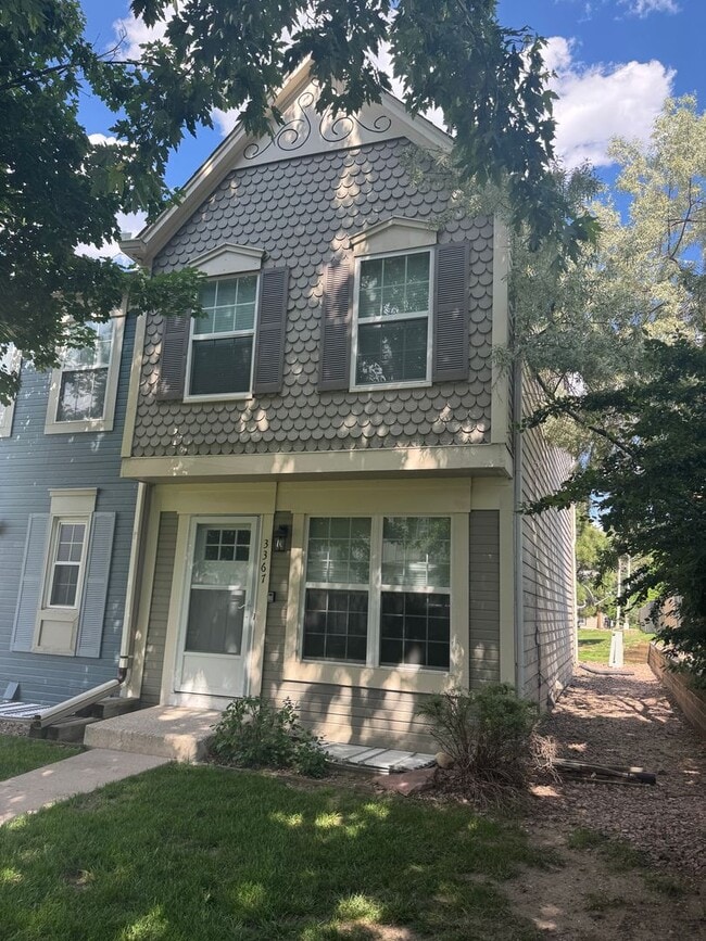 Building Photo - Beautiful Victoria Village Townhomes!