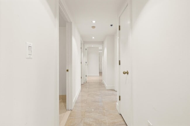 Building Photo - 75-83-83 Cambridge Pkwy