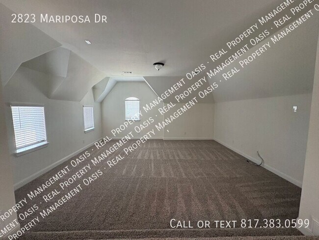 Building Photo - 2823 Mariposa Dr