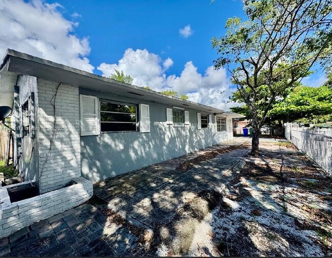 Building Photo - 901 NW 55th St