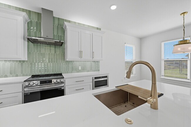 Building Photo - Brand New Custom 3 bedroom home in Granbury!