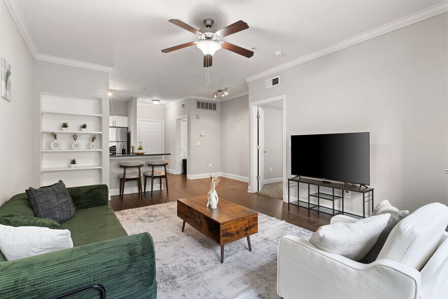 Building Photo - 590 James Maxwell Rd