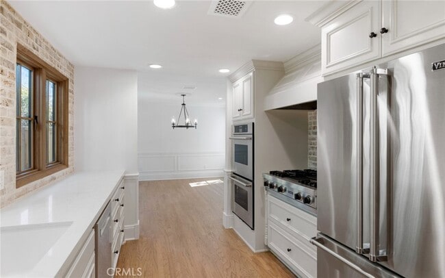 Building Photo - 2214 Holly Ln