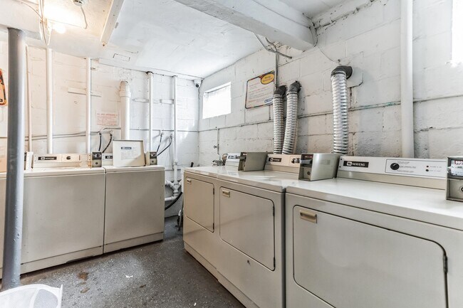 Building Photo - 207 Polifly Rd