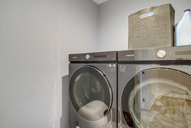 Building Photo - Welcome to your modern La Mesa townhome wi...