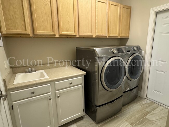 Building Photo - 7824 Sanderling Pl