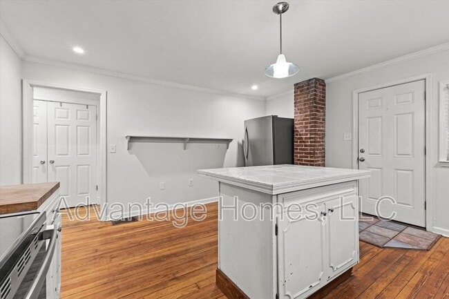 Building Photo - 315 Garfield Ave