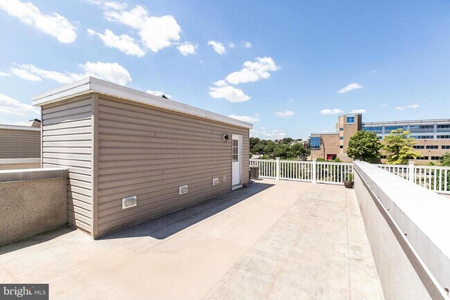 Building Photo - 1236 Harbor Island Walk