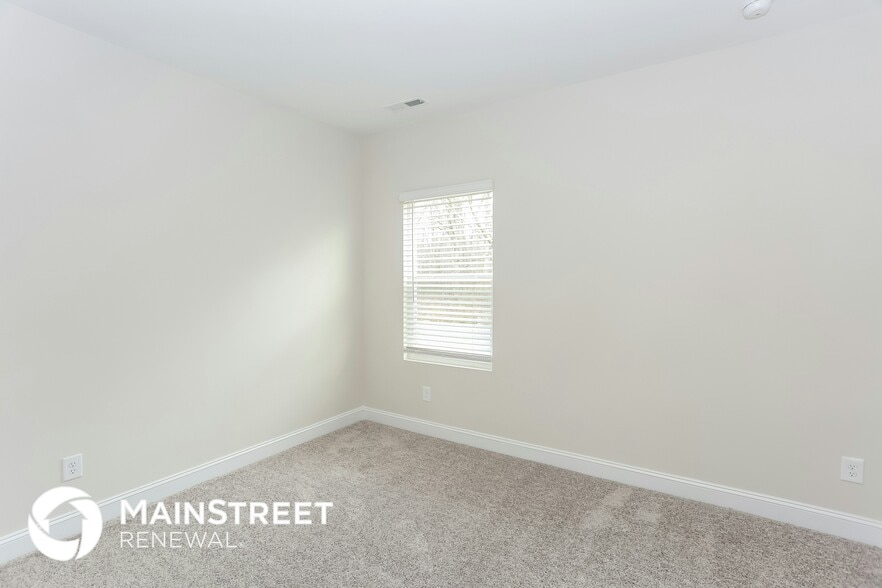 Building Photo - 3824 Allenby Pl