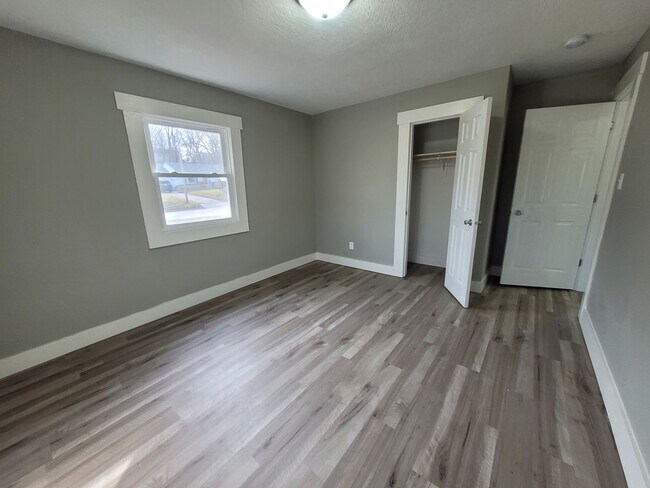 Building Photo - Renovated (in 2024!) two bedroom home, hard surfaces throughout!