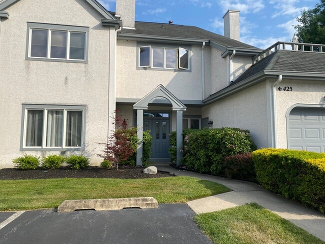 Building Photo - 425 Chanticleer