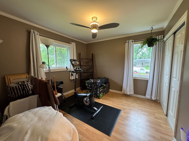 Building Photo - Gorgeous 3 Bed 1.5 Bath Single-Family Home...