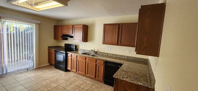 Building Photo - Heritage Park Community-3Bedroom, 2.5 Bathroom-