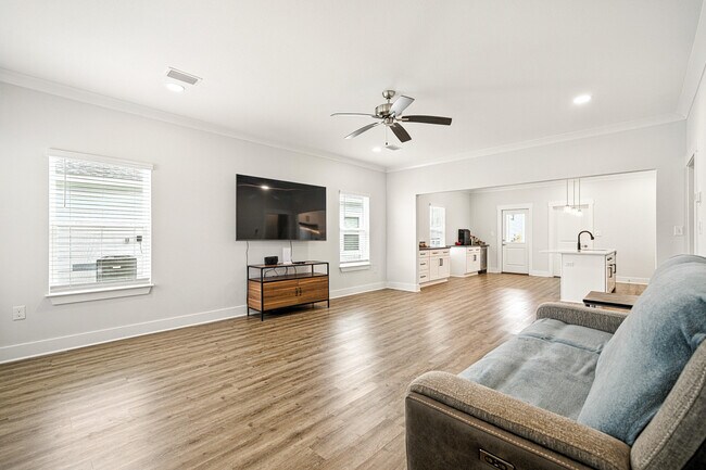 Building Photo - 228 Speckled Trout Ln N