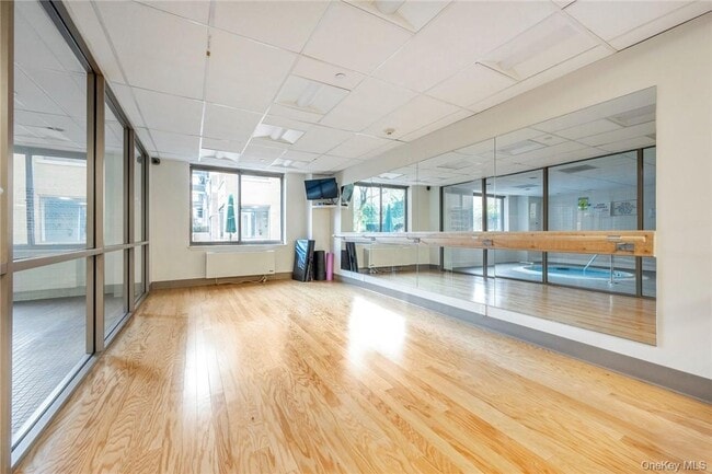 Building Photo - 35 N Chatsworth Ave