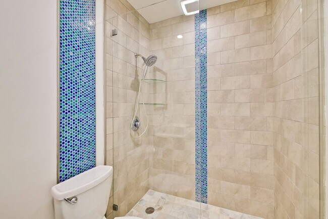 Building Photo - 1108 Shoreline Dr