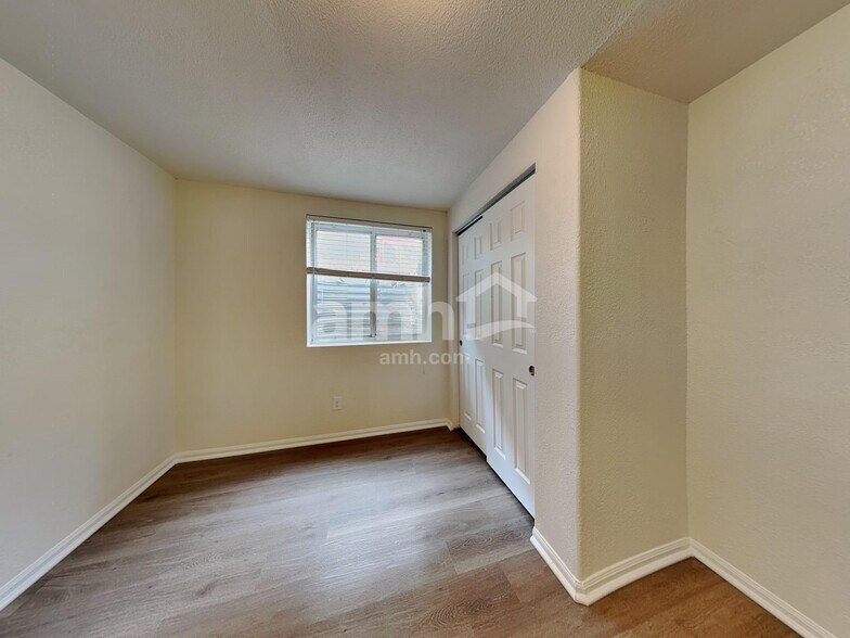 Building Photo - 8433 Golden Eye Dr