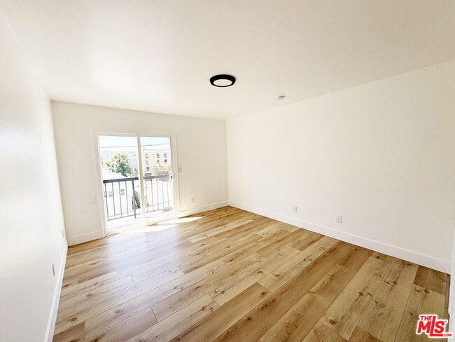 Building Photo - 5440 Carlton Way