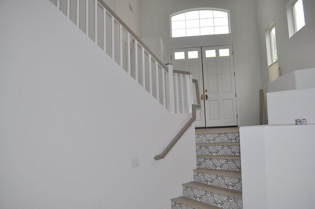 Building Photo - 4BR/3BA EXECUTIVE HOME IN EVER POPULAR RID...