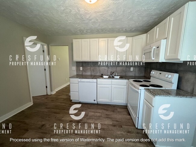 Building Photo - 2ND FLOOR Spacious & Updated 1 Bed, 1 Bath Apartment